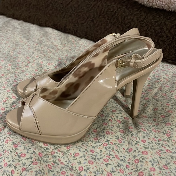 Shoe 👠 - Picture 3 of 6